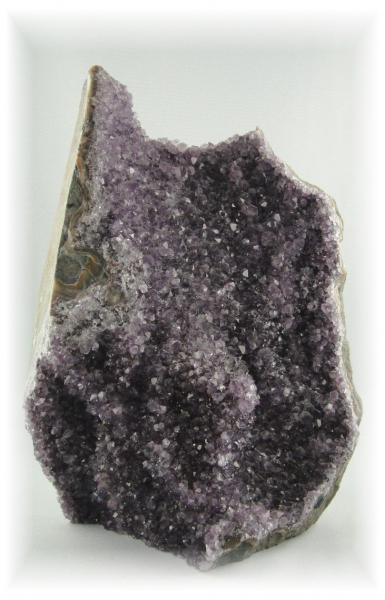 Amethyst auf Holzsockel